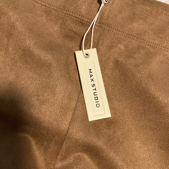 Max Studio XL Pull on suede like pants. Fitted to the ankle. Comfy stretch. Nice - Picture 6 of 7